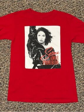 Red Selena Graphic Short Sleeve Tee by